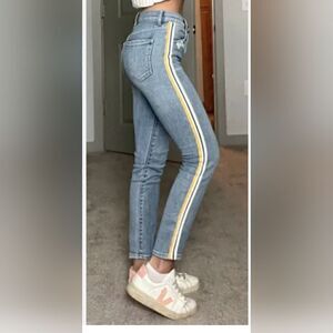 Pistola Monroe Cute yellow and blue accents on these jeans